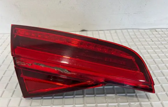 Tailgate rear/tail lights