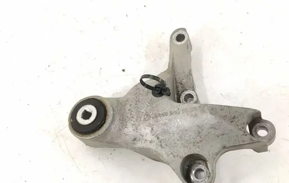 Mercedes-Benz B W246 W242 Engine mount bracket 2462401309 A2462401309