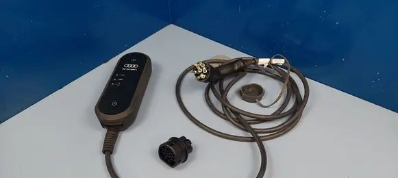 Audi e-tron Battery charger (optional) 8V4971675AP