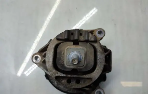 BMW X3 F25 Engine mount bracket 6868490