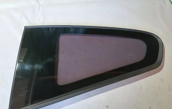 Infiniti G37 Side middle window/glass 90T20AS2 A002345 43R00122