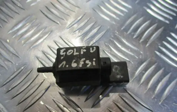 Volkswagen Golf V Valve vacuum 037906283C