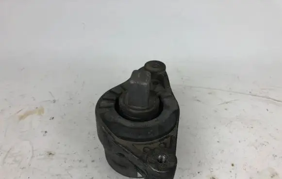 Maserati Ghibli Engine mount bracket 06700389780