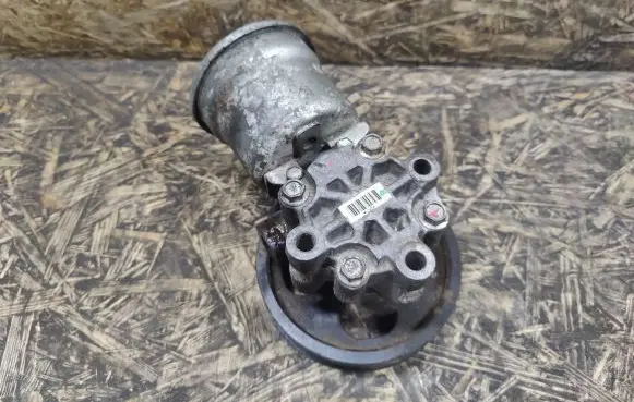 Toyota Avensis T250 Power steering pump