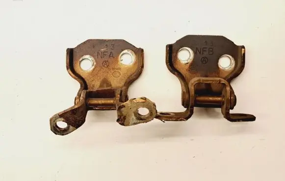 Subaru Outback Front door hinge set 1120032