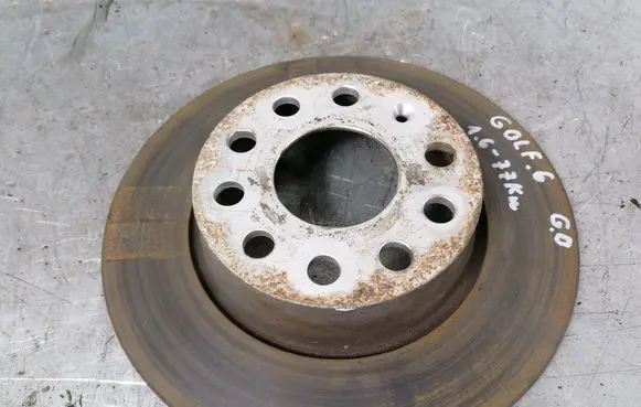 Volkswagen Golf VI Rear brake disc