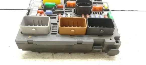 Peugeot Partner Fuse module 9807028780