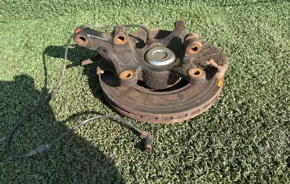 Mercedes-Benz Vito Viano W639 Front wheel hub spindle knuckle 6393320224 A6393320224