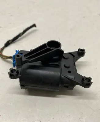 Volkswagen Touareg I Air flap motor/actuator 52411483R04