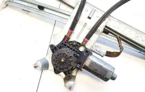 Citroen Xsara Picasso Front door window regulator motor 0130821900