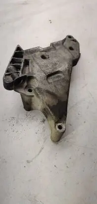 Volkswagen PASSAT B6 Engine mounting bracket 03G199207e