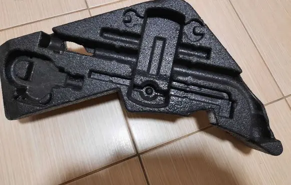 Volkswagen Touareg I Tool set 7L6012113