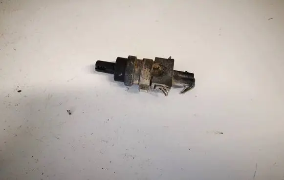 Volkswagen Golf III Intake air temperature sensor 028906081