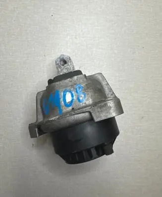 BMW 5 GT F07 Engine mount bracket 6777373