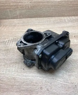 Volkswagen Tiguan EGR valve 03L131501E
