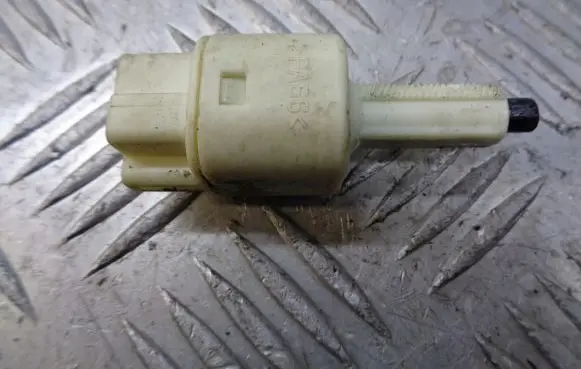 Toyota Avensis T250 Clutch pedal sensor 