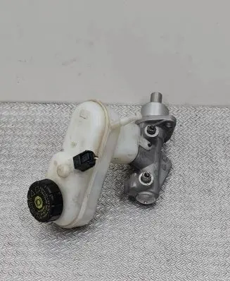 Renault Twingo II Master brake cylinder 8200403300