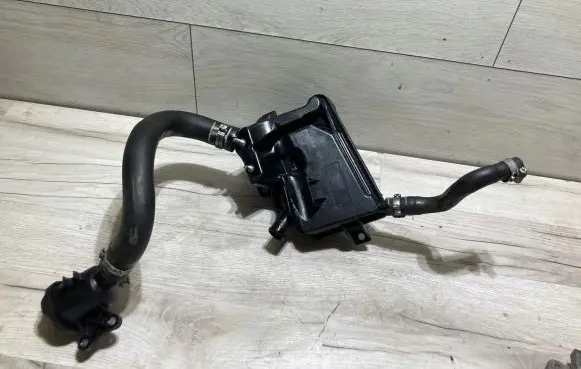 Jaguar XF X250 Oil breather separator 9675994880