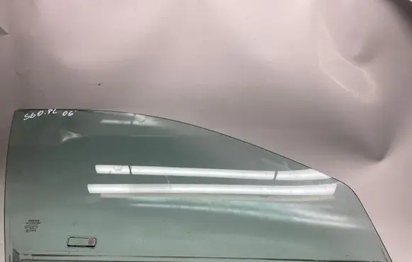 Volvo S60 Front door window glass four-door 43R001106 E000186