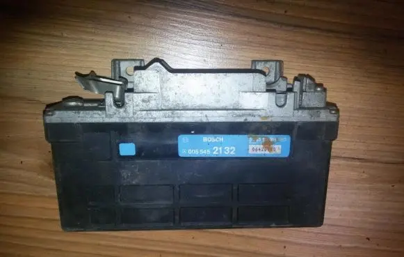 Mercedes-Benz E W124 ABS control unit/module 0055452132 0265101018