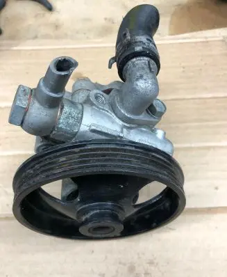 Opel Insignia A Power steering pump 13258067 00002