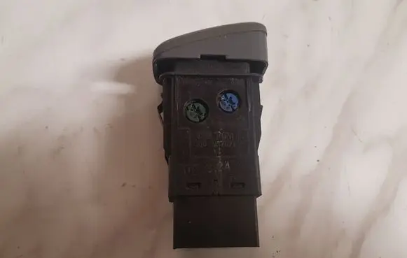 Honda HR-V Mirror heating switch M17071