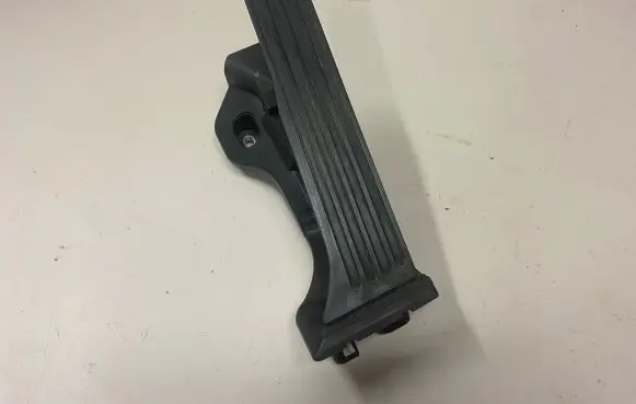Volkswagen Tiguan Accelerator throttle pedal 1K1723503M 6PV00889001