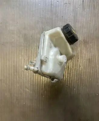 Brake fluid reservoir