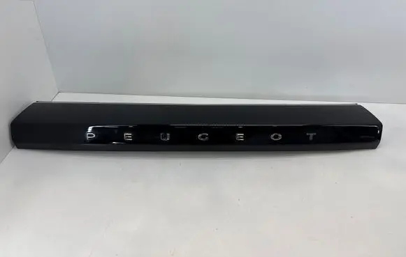 Peugeot 2008 II Tailgate trim M0U022781