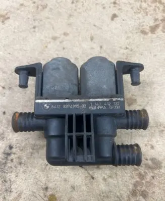BMW 5 E39 Coolant heater control valve 8374995