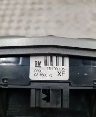 Opel Astra H Dash center air vent grill 331985437