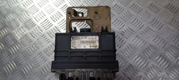 Volkswagen Golf III Engine control unit/module 032997026ax 0261203647
