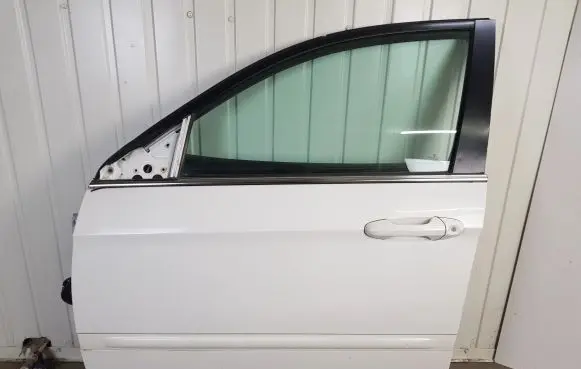 Chrysler Pacifica Front door