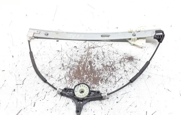 Front window lifting mechanism without motor