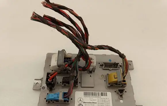 Mercedes-Benz C W205 SAM control unit A2229005914 A2229024813 A2229011103