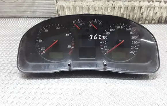 Volkswagen PASSAT B5 Speedometer (instrument cluster) 3B0920822A