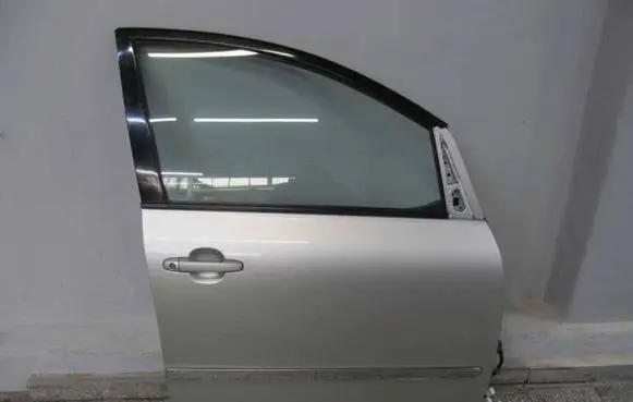 Toyota Avensis Verso Front door 11573