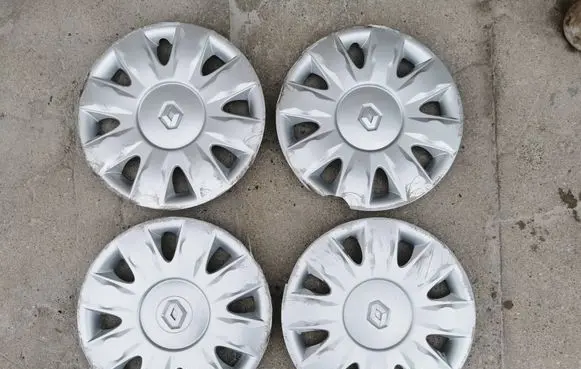 Renault Modus R15 wheel hub/cap/trim 8200231125