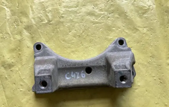 Mercedes-Benz C AMG W204 Gearbox mounting bracket A1402421340