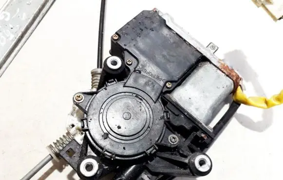 Mitsubishi Galant Front door window regulator motor 0620200081 mr280665
