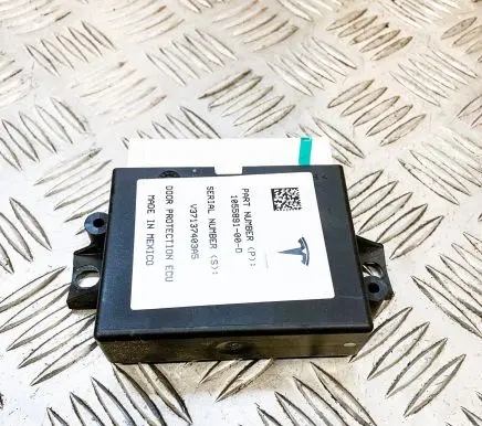 Tesla Model X Door control unit/module 105589100D