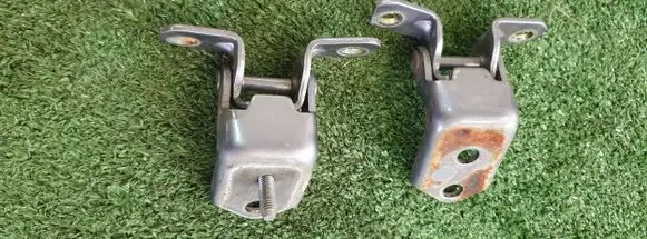 Rear door hinge set