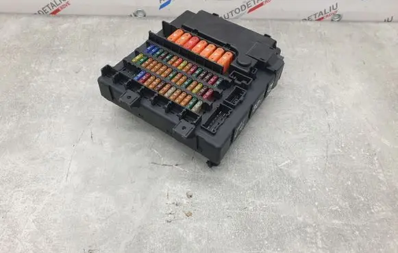 BMW Z4 E85 E86 Fuse module 8384629 6911922 6905228