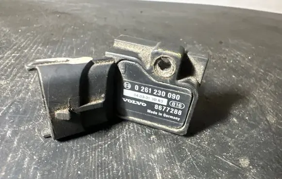Volvo XC90 Air pressure sensor 0261230090 8677288