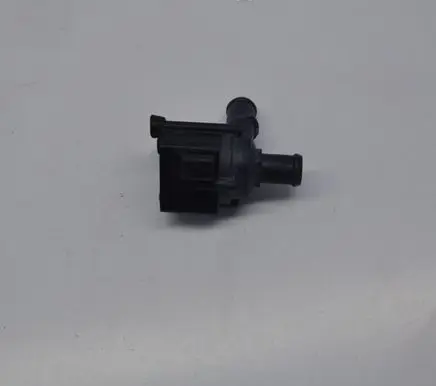 Audi Q7 4M Electric auxiliary coolant/water pump 06H121601M