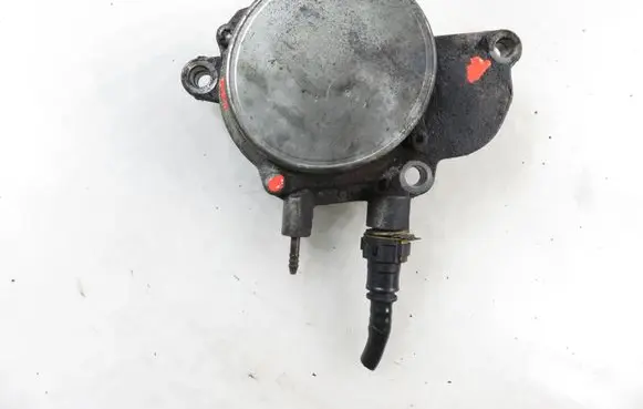 Opel Astra H Vacuum pump 