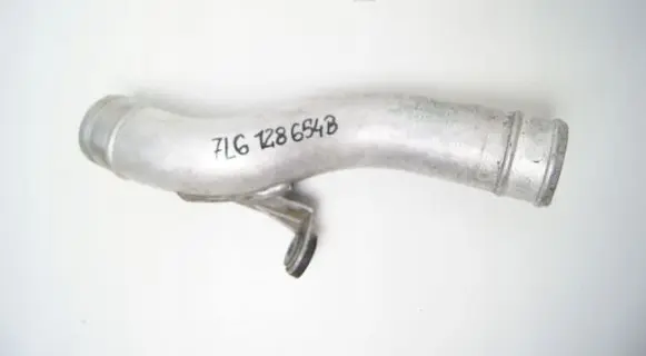 Volkswagen Touareg II Intake resonator 7L6128654B0