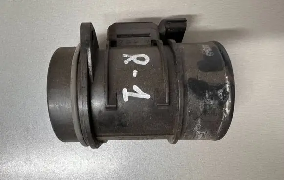 Renault Clio III Mass air flow meter 8200299956 8200358901 5WK97007