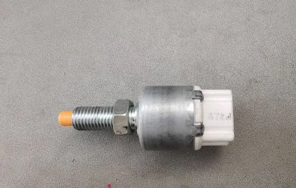 Lexus RX 330 - 350 - 400H Brake pedal sensor switch 572J