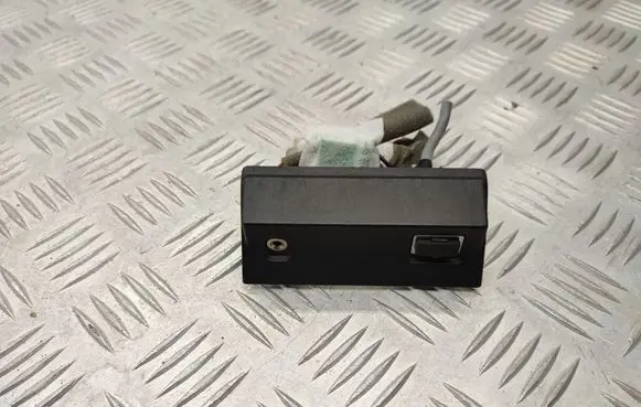Volvo V70 USB socket connector 8M5T19A164VA 31285608